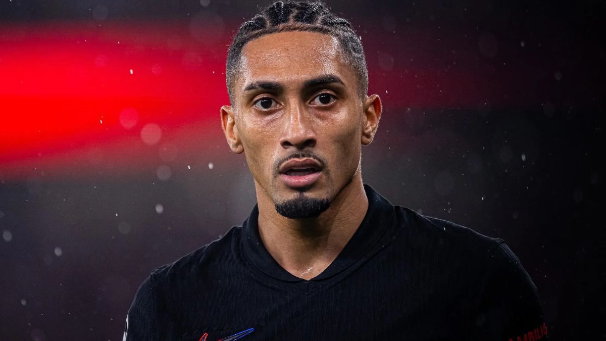 Raphinha en el duelo entre el FC Barcelona y el SL Benfica en la UEFA Champions League 2024 25 (Foto cortesía de la web del Barça - Marc Graupera)