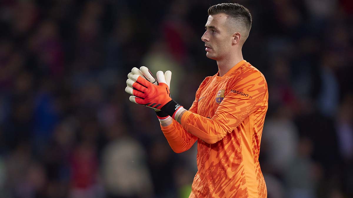 Iñaki Peña, in a match with Barça