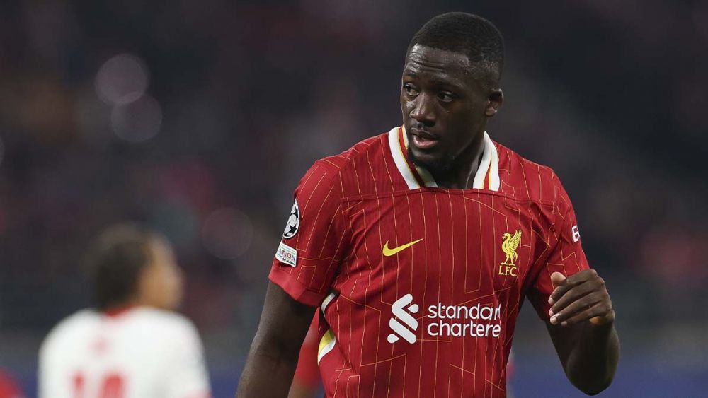 Ibrahima Konaté en un partido con el Liverpool