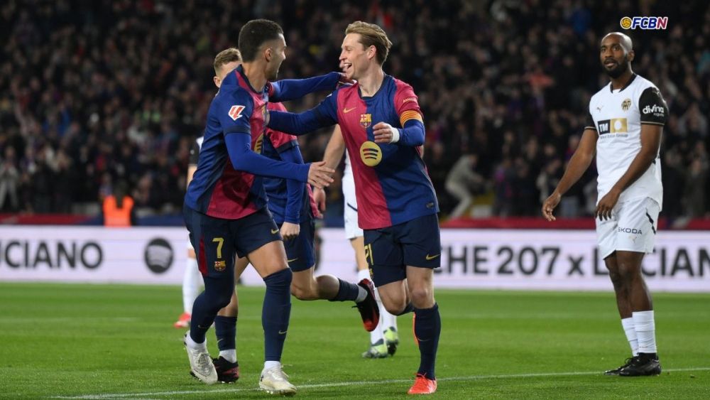 Frenkie de Jong, festejando su gol ante el Valencia