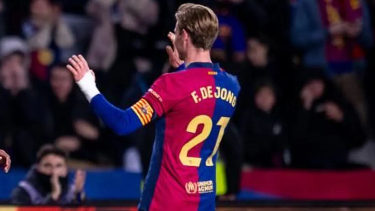 Frenkie de Jong en el duelo entre el FC Barcelona y el Valencia CF en LaLiga EA Sports 2024 25 (Foto cortesía de la web del Barça   Marc Graupera)