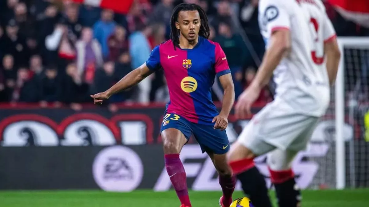 Jules Koundé en el duelo entre el Sevilla FC y el FC Barcelona en LaLiga EA Sports 2024 25 (Foto cortesía de la web del Barça   Marc Graupera)