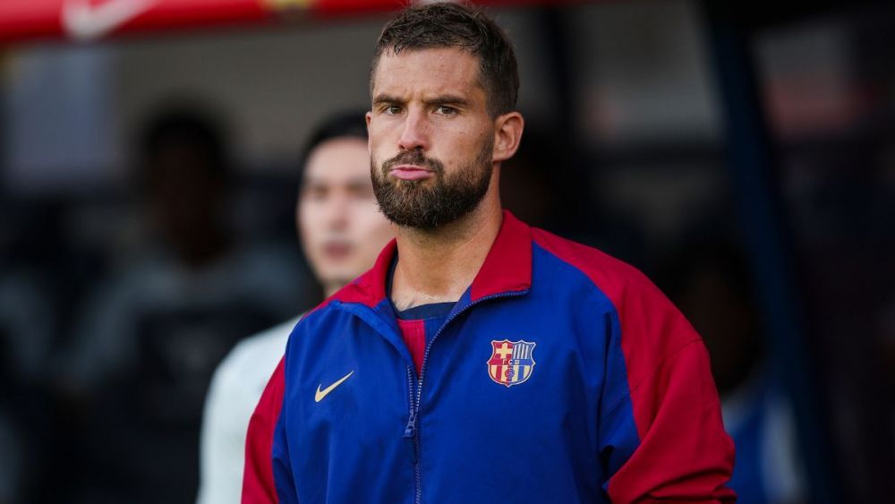 Iñigo Martínez en el duelo entre el FC Barcelona y el AS Mónaco en el Trofeo Joan Gamper Iñigo Martínez en el duelo entre el FC Barcelona y el AS Mónaco en el Trofeo Joan Gamper