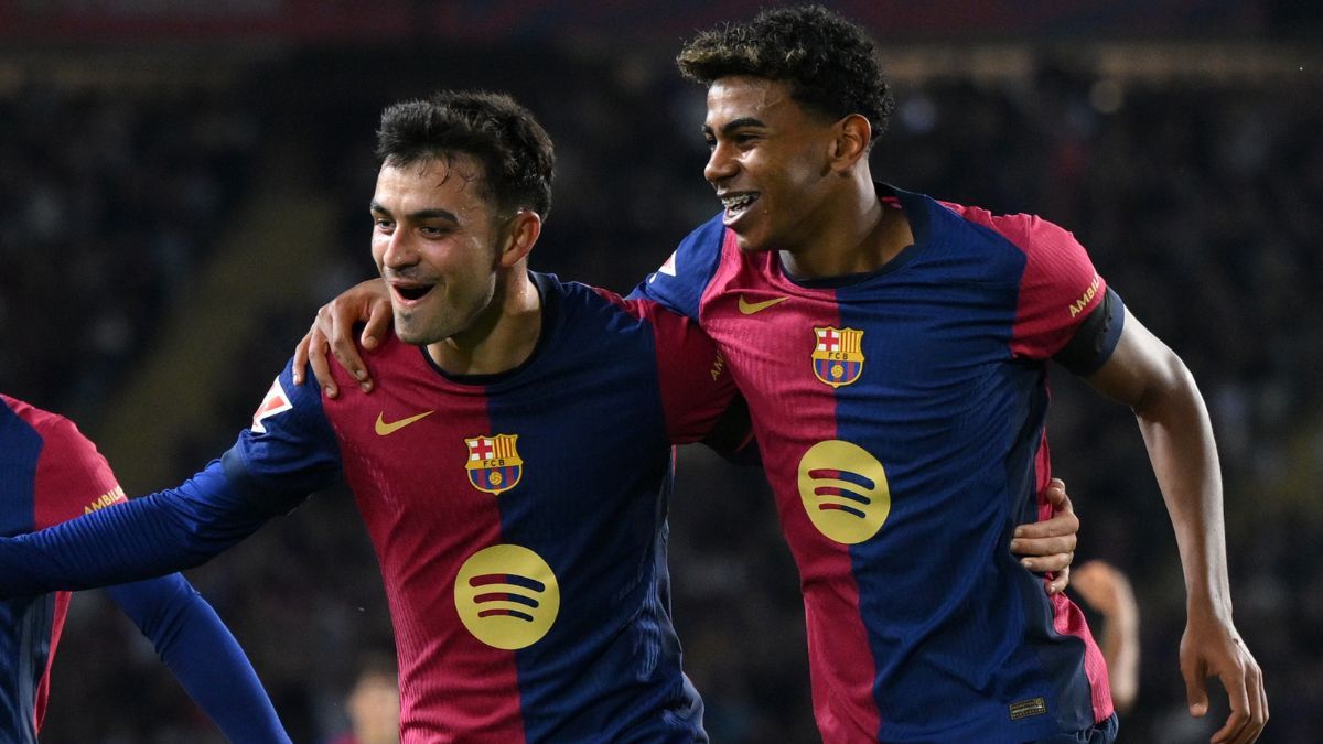 Pedri González y Lamine Yamal en el duelo entre el FC Barcelona y el Sevilla FC en LaLiga EA Sports 2024-25