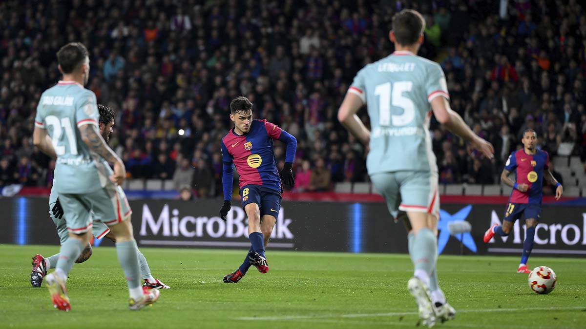 Pedri, durante el último Barça-Atlético (4-4)