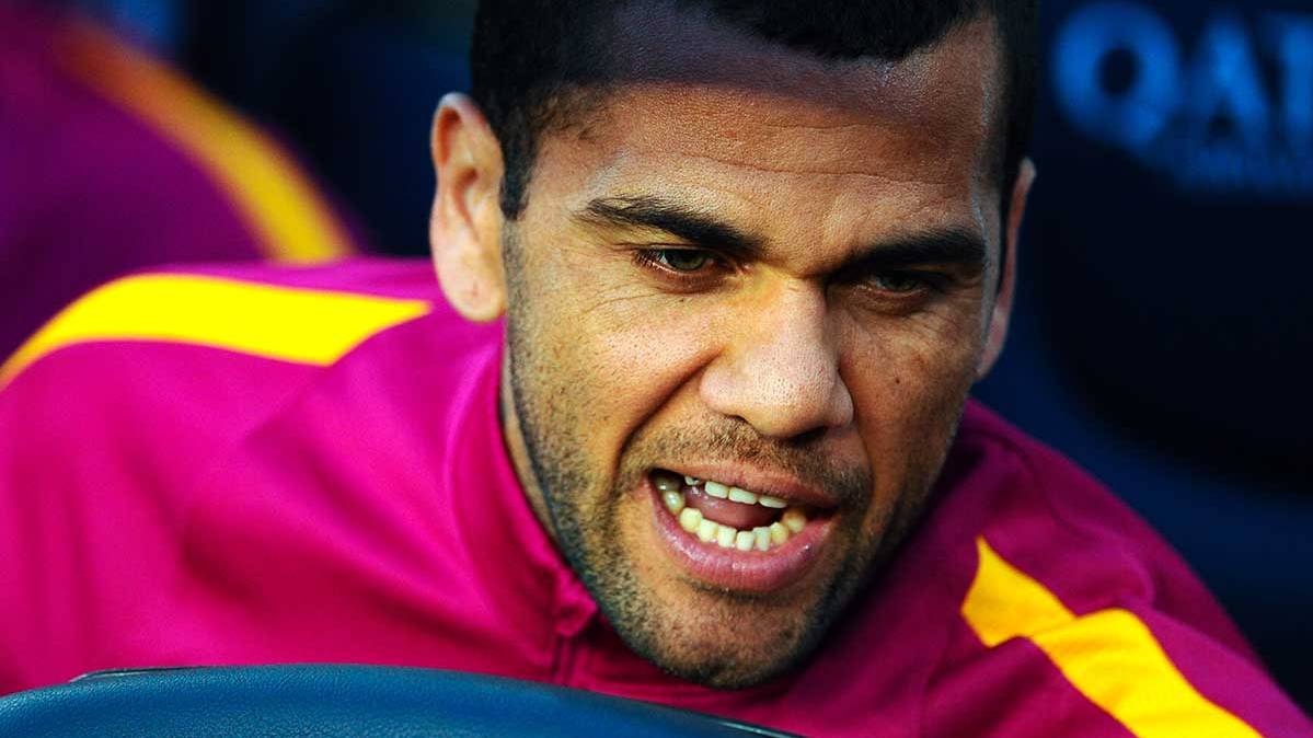 Dani Alves Went back to the bench in the Camp Nou in front of the Sporting of Gijón