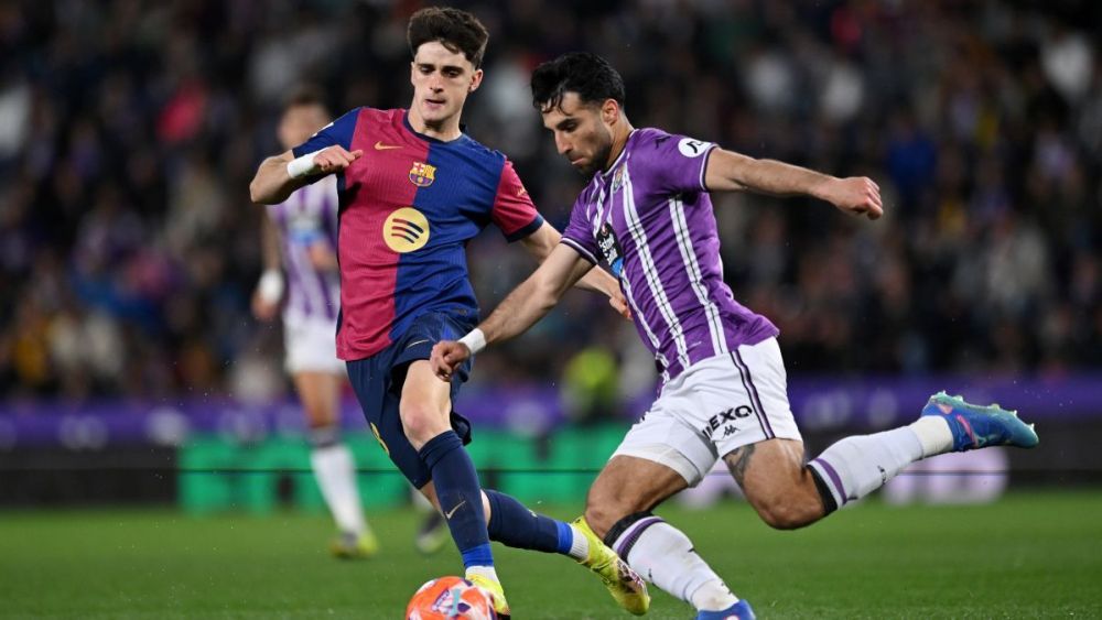 Pau Víctor en un partido entre el Real Valladolid y el FC Barcelona en LaLiga EA Sports