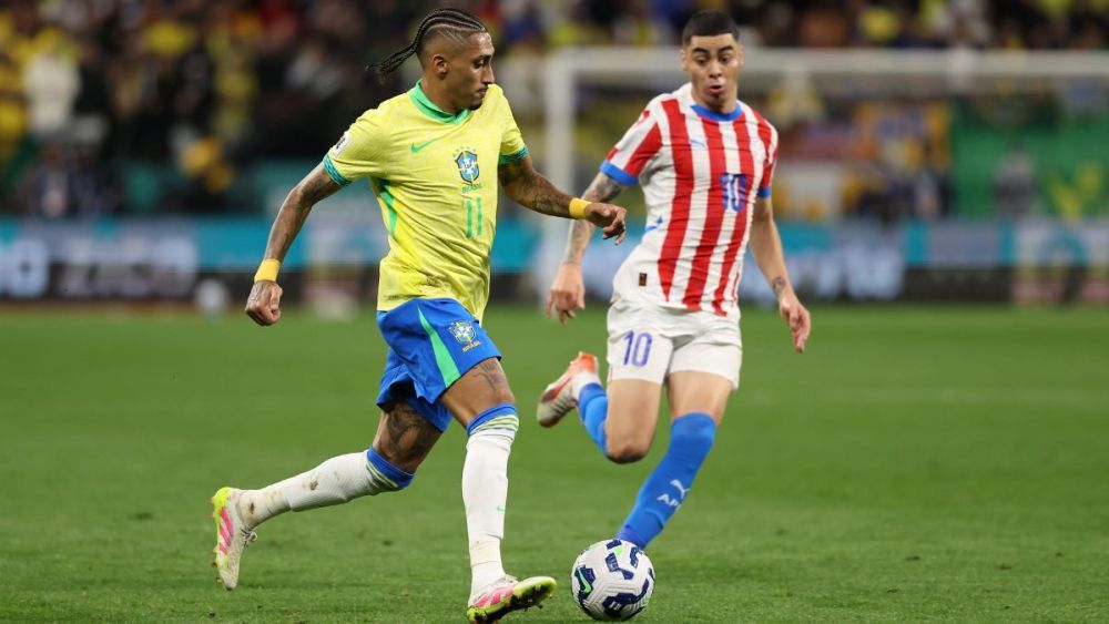 Raphinha en el duelo entre Brasil y Paraguay en las eliminatorias mundialistas 2026