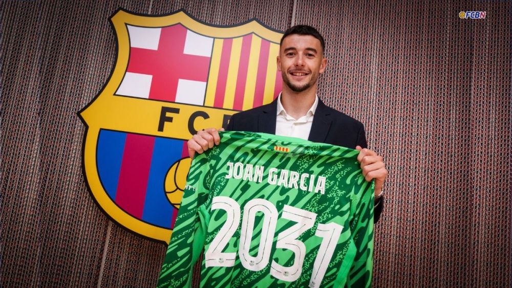 Joan García ya firmó su contrato como nuevo jugador del Barcelona hasta 2031