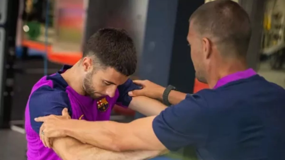 Joan García entrenando con el FC Barcelona en la Ciudad Deportiva Joan Gamper (2)