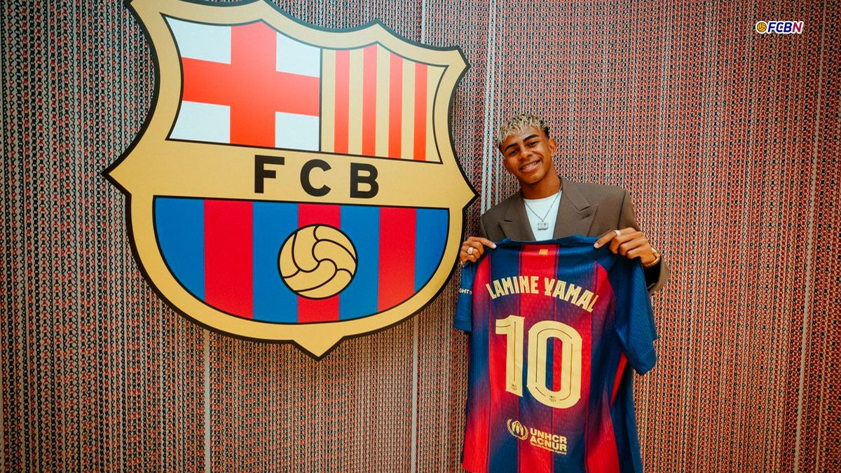 When will Lamine Yamal officially debut his new number?