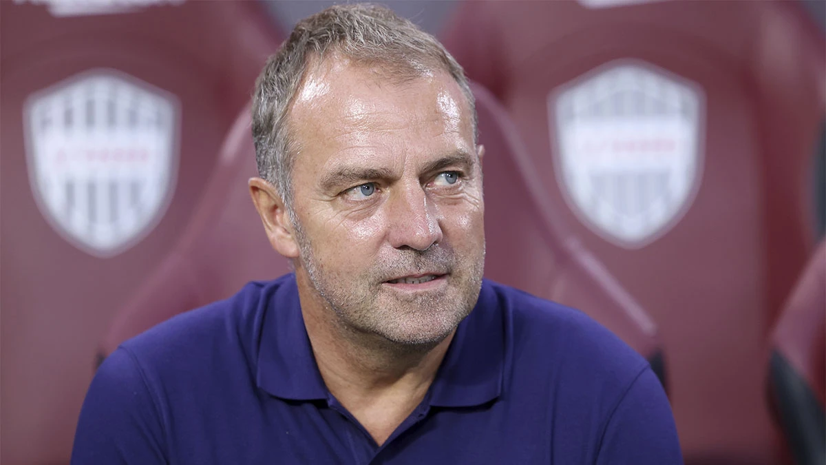 Hansi Flick tranquiliza sobre el estado físico de Cubarsí y evita hablar de descartes