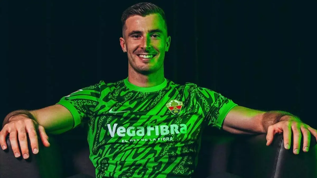 OFICIAL: Iñaki Peña renueva con el Barça y se va cedido al Elche