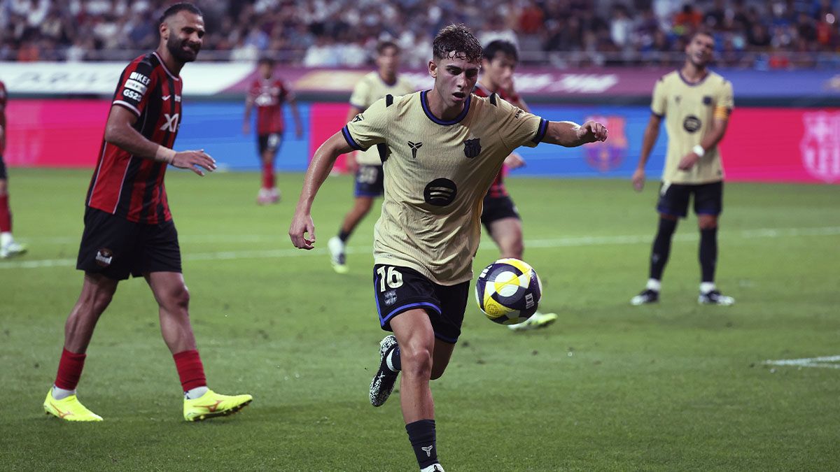 Busquets y De la Fuente aconsejan a Fermín López quedarse en Barcelona