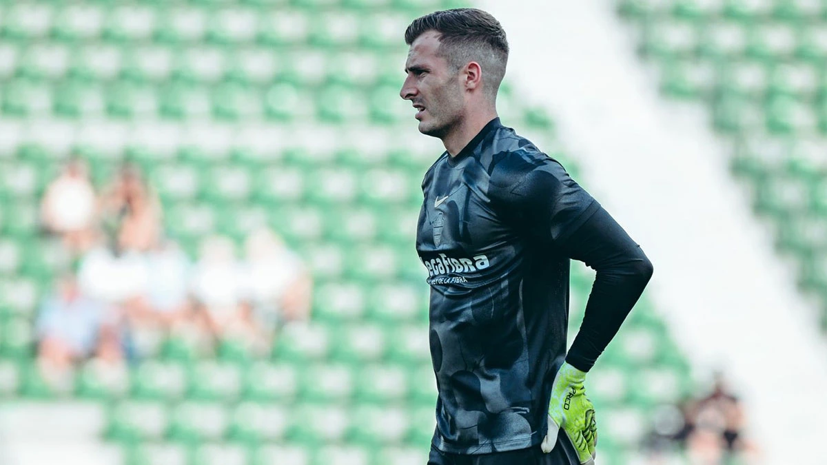 Iñaki Peña, suplente en su primera convocatoria con el Elche