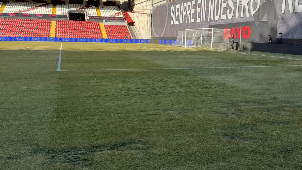 VERGONZOSO: el césped y las instalaciones de Vallecas, en pésimo estado para el Rayo-Barça