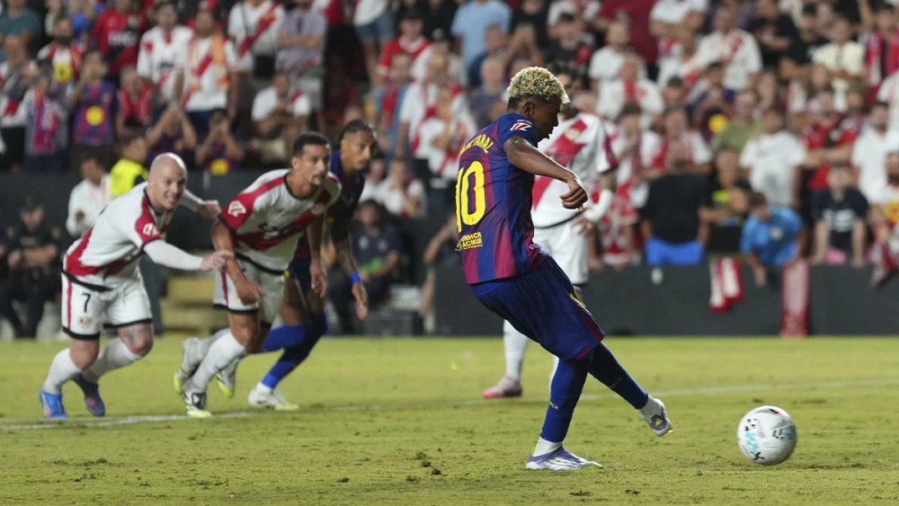 Lamine Yamal anota su gol histórico de penalti con el FC Barcelona en Vallecas, récord de LaLiga Lamine Yamal anota su gol histórico de penalti con el FC Barcelona en Vallecas, récord de LaLiga