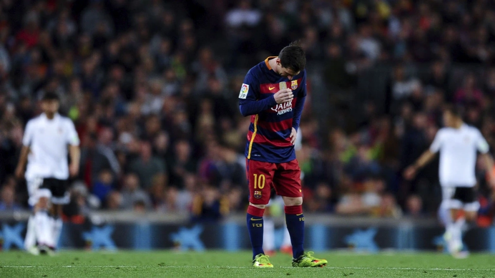 Leo Messi se lamenta durante el Barça-Valencia (1-2) de LaLiga 15/16