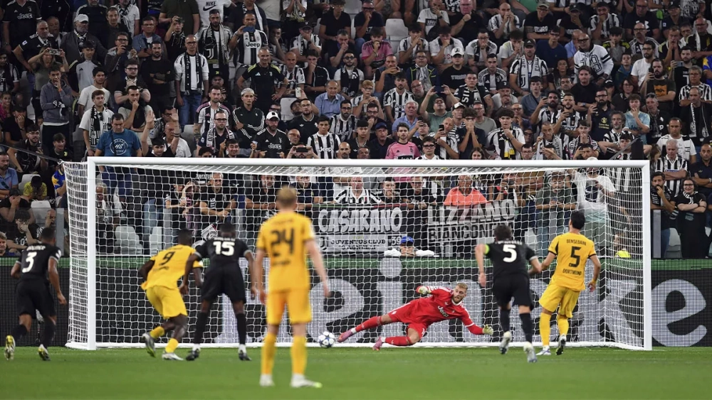 Ramy Bensebaini scored a penalty with Dortmund against Juventus (4-4)