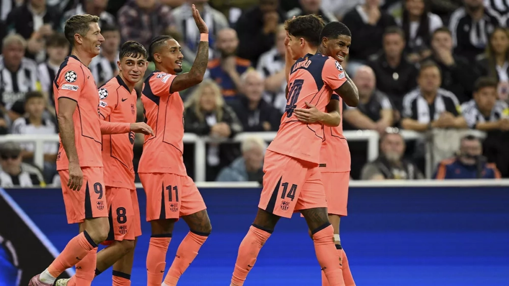 Barça players celebrating one of the goals against Newcastle (1-2)