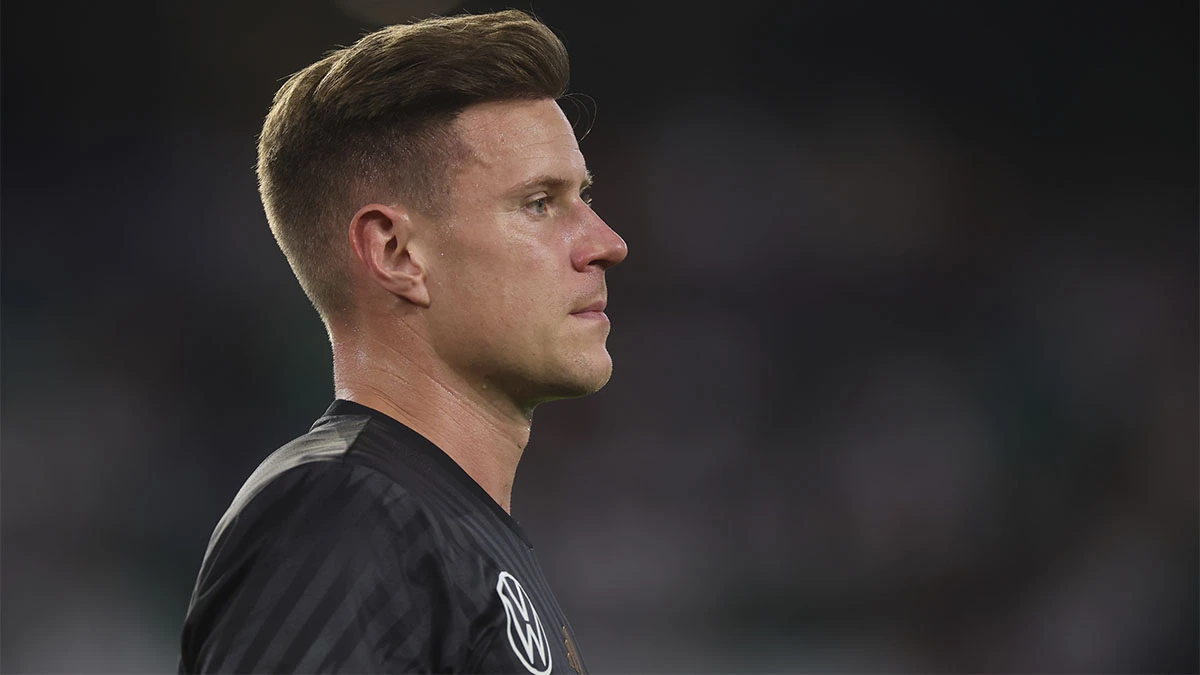 Schuster believes Ter Stegen should leave Barcelona in January