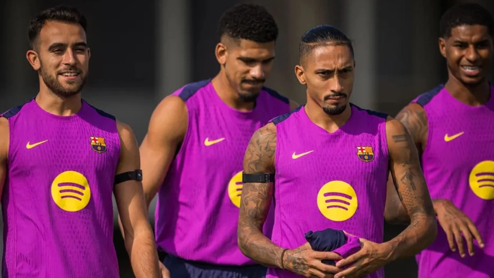 Jugadores del Barça entrenando en la Ciutat Esportiva
