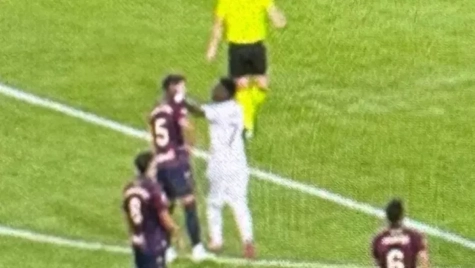 Elgezabal carga contra Vinícius por un gesto polémico ante el Levante Elgezabal carga contra Vinícius por un gesto polémico ante el Levante