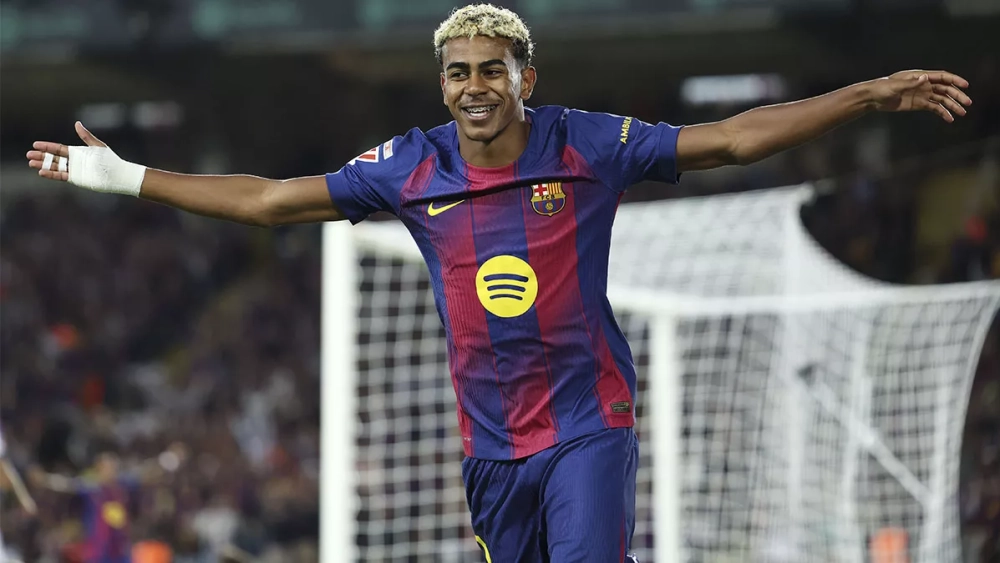 Lamine Yamal celebrando su asistencia a Lewandowski ante la Real (2-1) Lamine Yamal celebrando su asistencia a Lewandowski ante la Real (2-1)