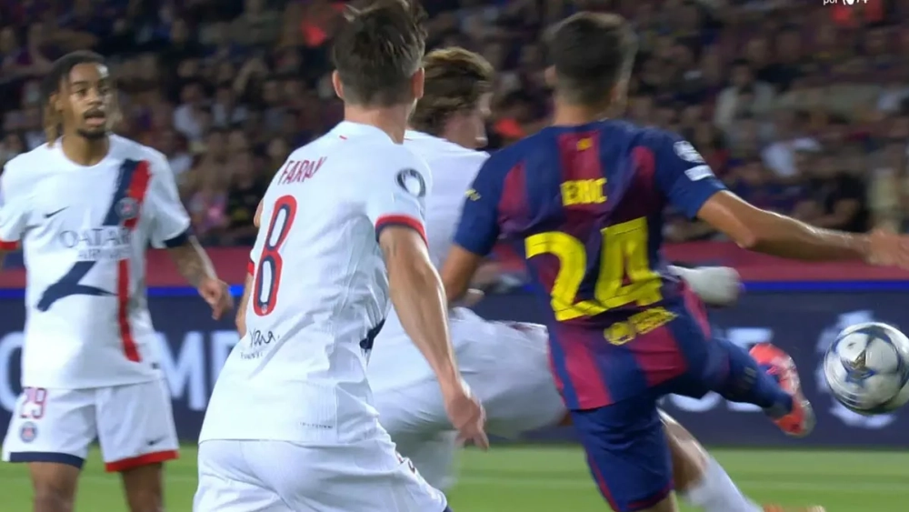 Zabarnyi y Eric García en la jugada de la polémica