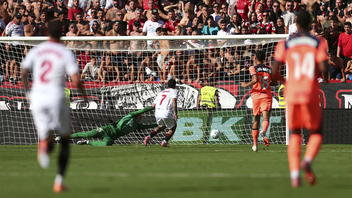 El Barcelona cae goleado en Sevilla y pierde el liderato de LaLiga (4-1)