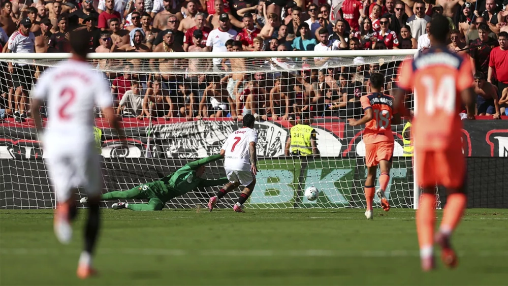 El Barcelona cae goleado en Sevilla y pierde el liderato de LaLiga (4-1)