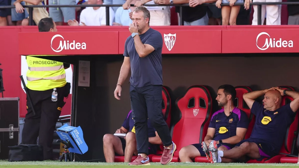 Hansi Flick cree que el Barça "volverá más fuerte" del parón tras la goleada en Sevilla