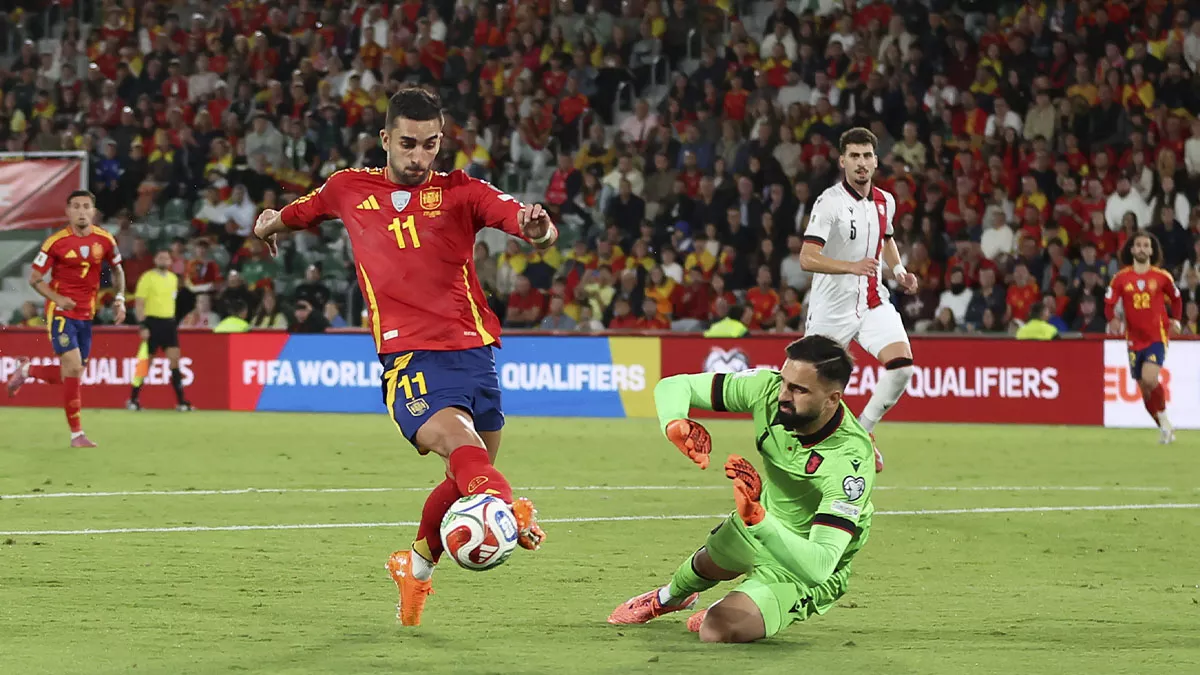 Pedri, Ferran y Cubarsí: titulares en la victoria de España ante Georgia