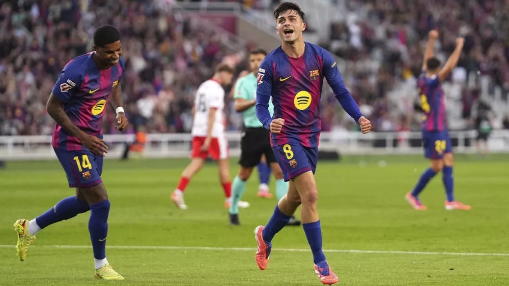 ¡200 goles y contando! Golazo de Pedri y nuevo récord para el Barça de Flick