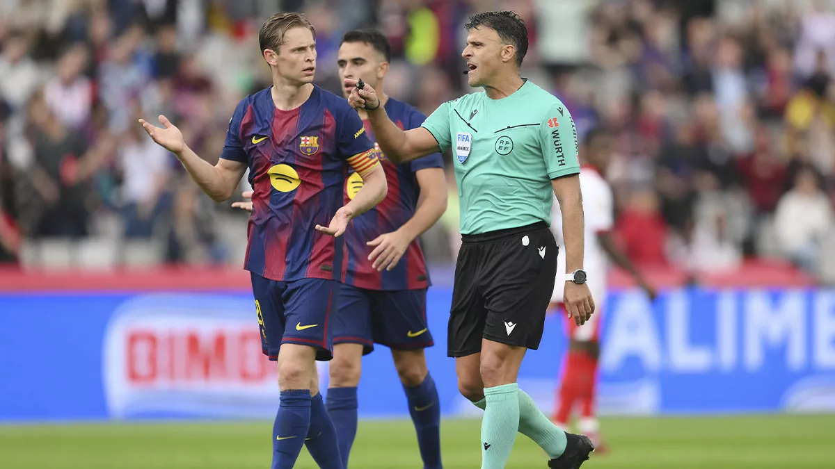 Recital de errores de Jesús Gil Manzano en el Barça-Girona