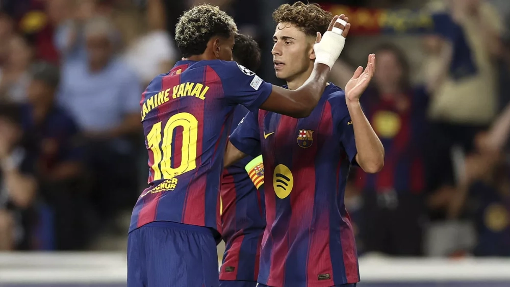 Lamine Yamal y Fermín López celebrando en el Barça-Olympiacos