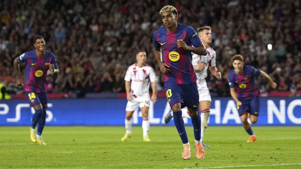 Lamine Yamal celebrating his penalty against Olympiacos