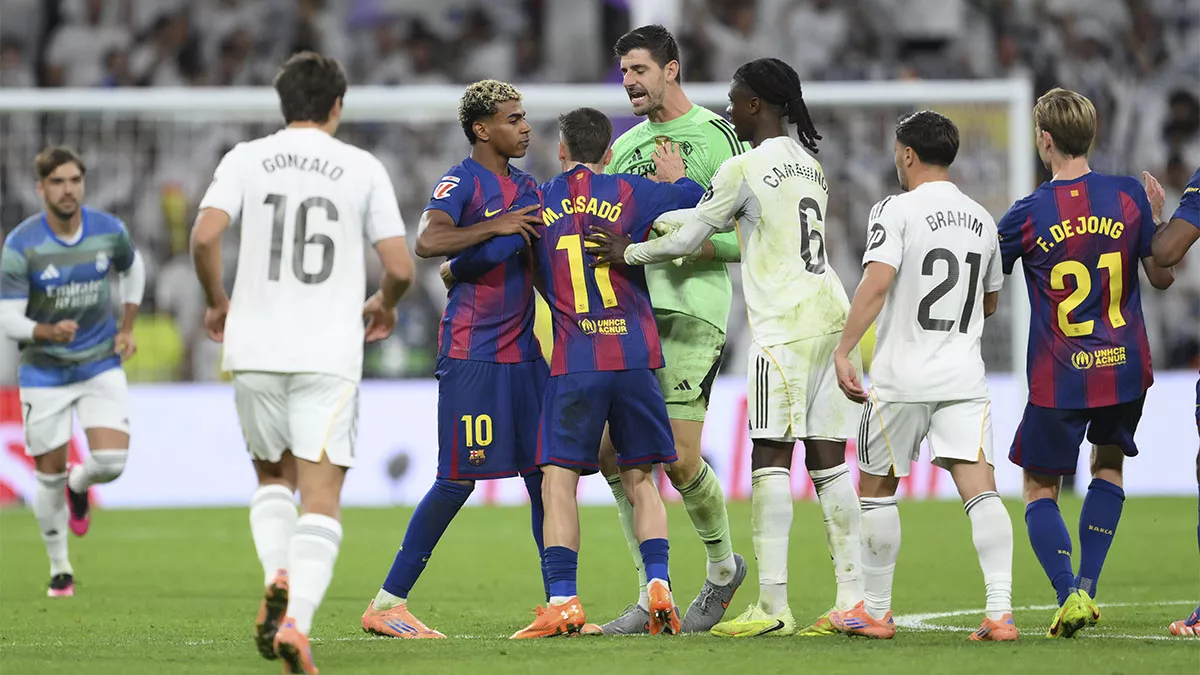 El Barcelona de Flick pierde un primer Clásico lleno de polémicas en el Bernabéu (2-1)