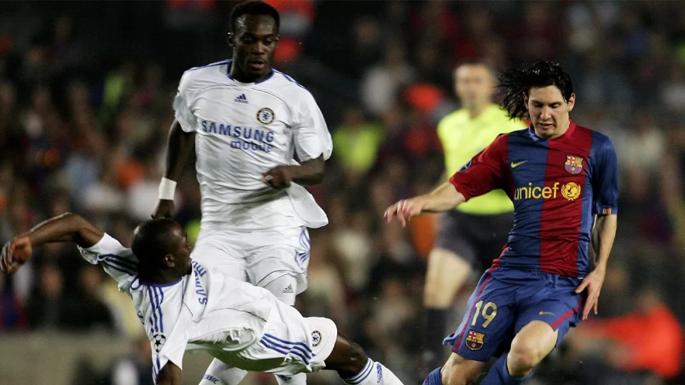 Leo Messi during a Barça-Chelsea match in 2006 Leo Messi during a Barça-Chelsea match in 2006