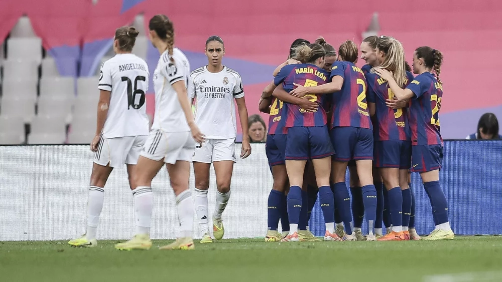 Barça Femení players celebrating a goal in El Clásico (4-0)