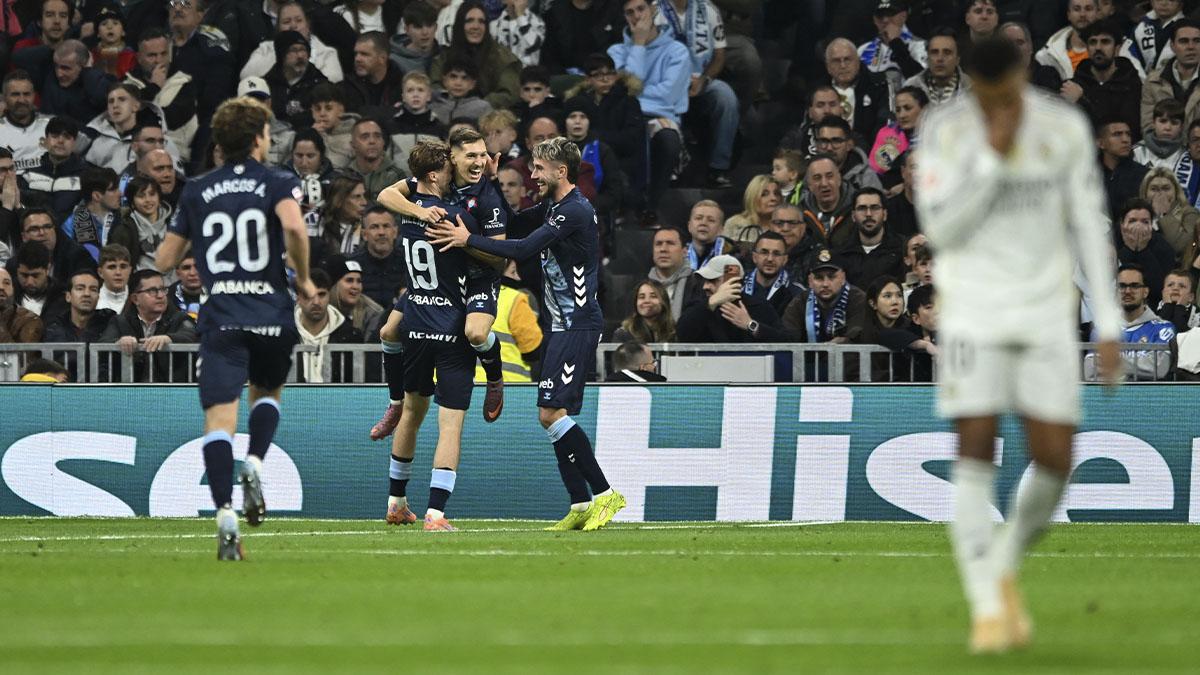 Real Madrid 0-2 Celta: ridículo blanco en el Bernabéu para alejar al Barça en el liderato Real Madrid 0-2 Celta: ridículo blanco en el Bernabéu para alejar al Barça en el liderato