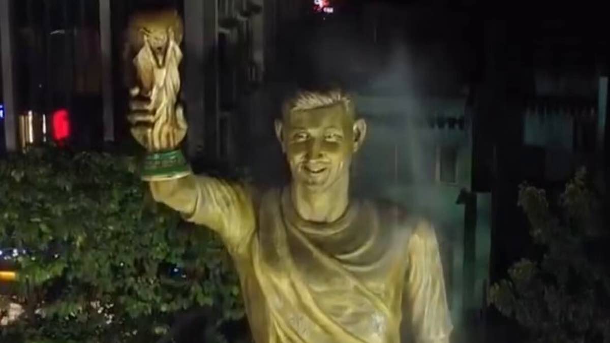 India inaugura la mayor estatua del mundo dedicada a Leo Messi India inaugura la mayor estatua del mundo dedicada a Leo Messi