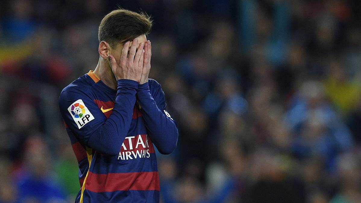 Leo Messi, lamentando una oportunidad fallada ante el Sporting