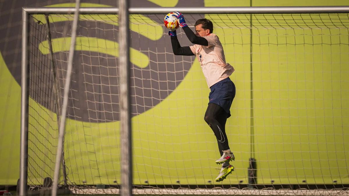 szczesny entrenamiento barcelona 25 26 szczesny entrenamiento barcelona 25 26