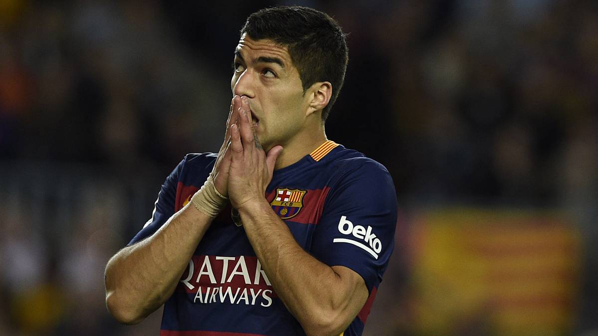 Luis Suárez, regretting after having wrong an occasion