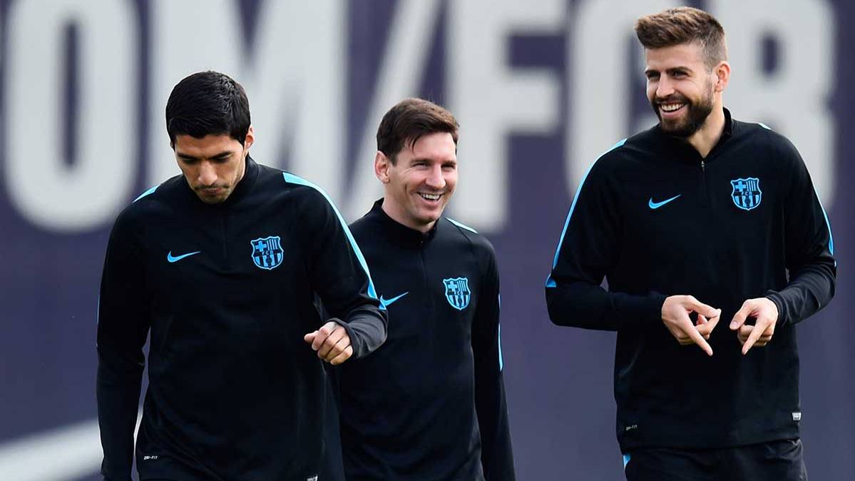 Gerard Piqué, Luis Suárez y Leo Messi en el entrenamiento del FC Barcelona