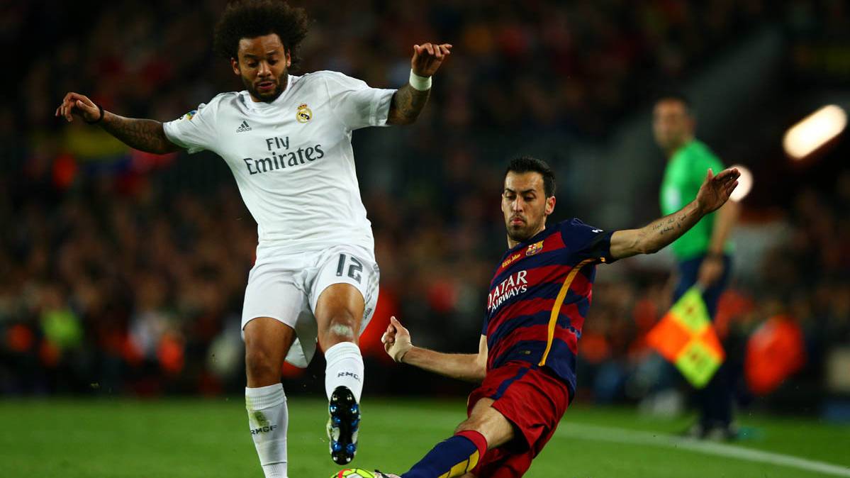 Sergio Busquets, struggling by a balloon with Marcelo in the Classical