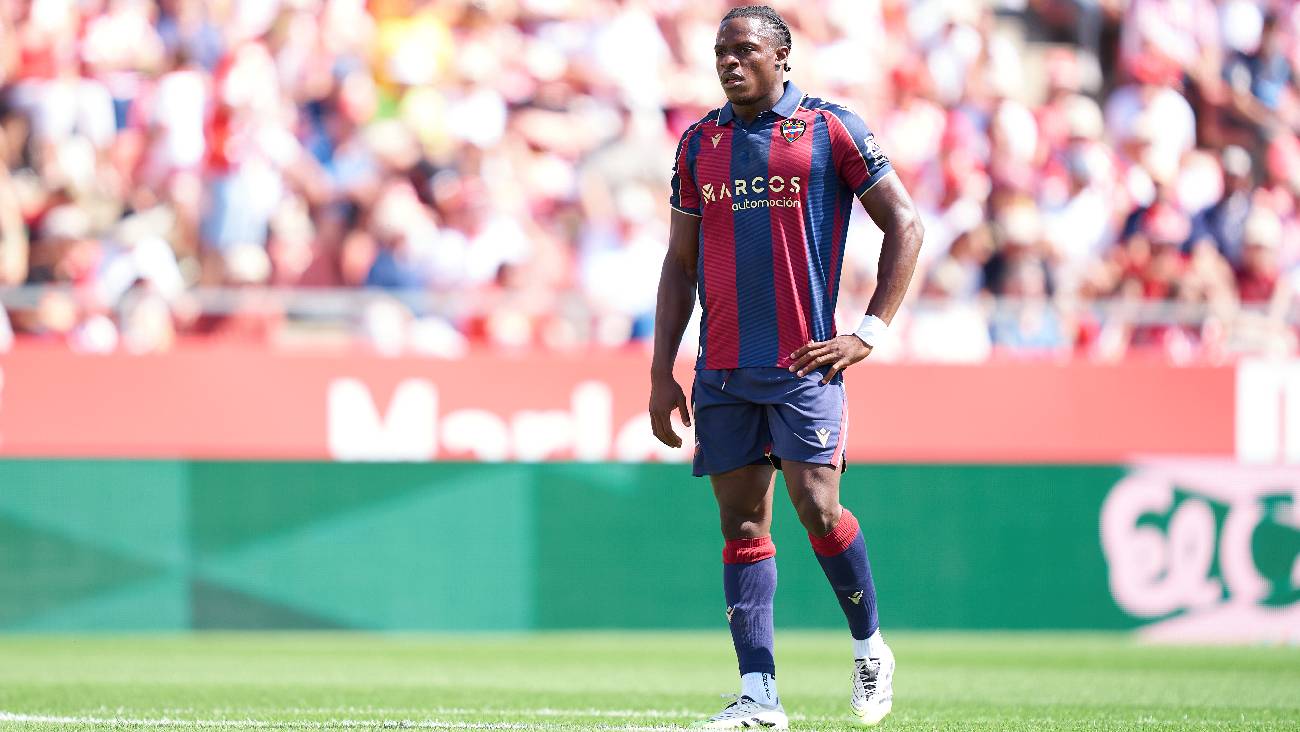 Karl Etta Eyong will prioritize an offer from Barcelona next summer