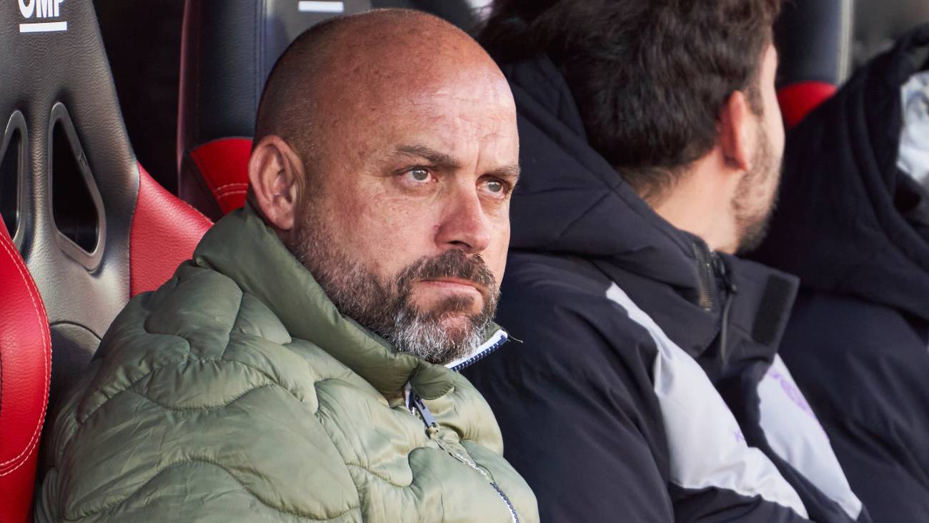 Manolo González elogia a Raphinha y critica la designación de un árbitro catalán para el derbi