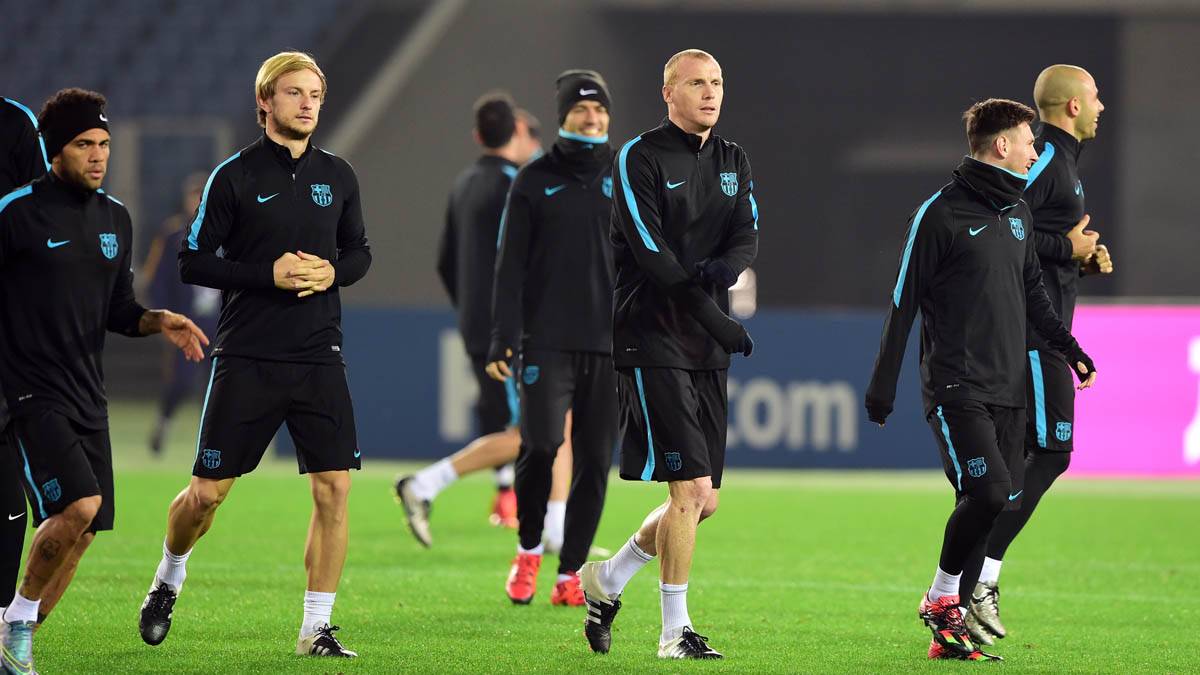 Jeremy Mathieu, entrenando junto al resto de sus compañeros